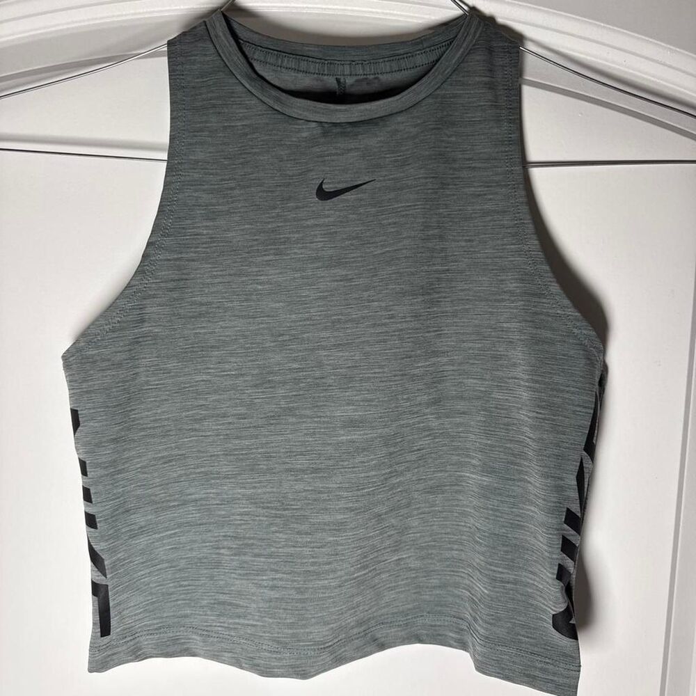 Nike Pro Dri-FIT Gray Cropped Tank Top Womenβs Medium